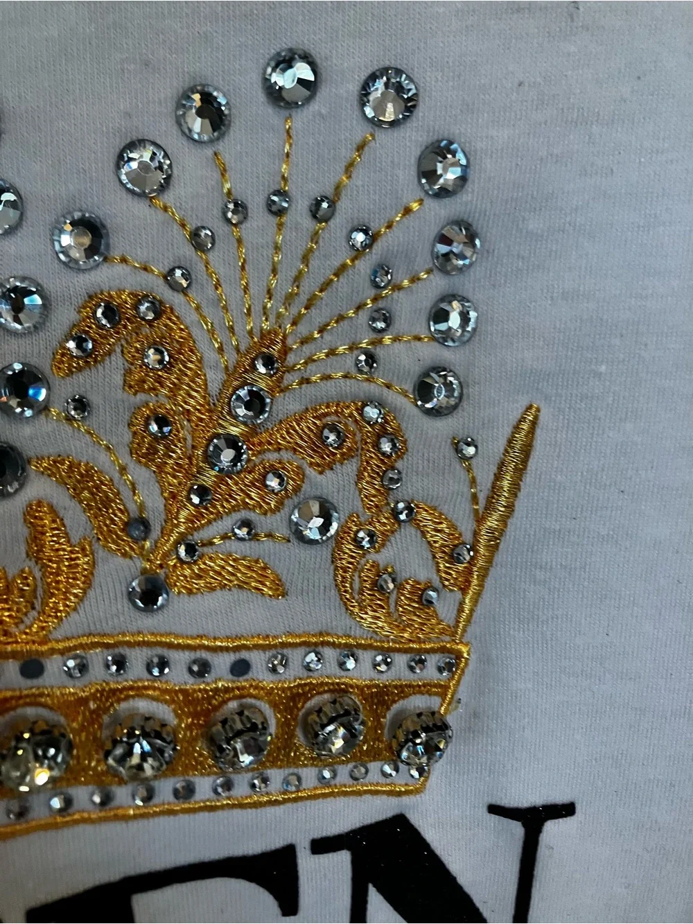 On Twelfth White Queen Graphic Tee Full Rhinestone Crown Accents Small
